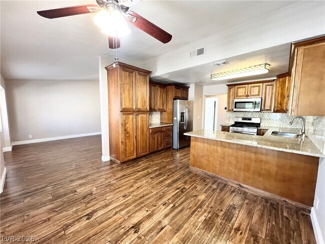 Building Photo - 6446 Meadowlark Ln