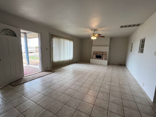 Building Photo - Gated Country Home for rent