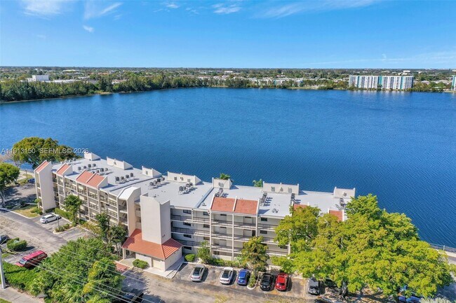 Building Photo - 117 Lake Emerald Dr