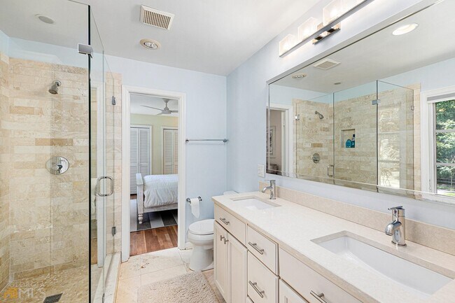Building Photo - 521 Hollydale Ct NW