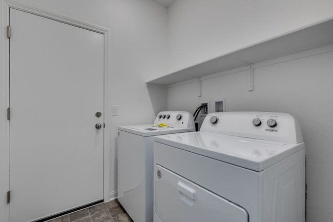 Building Photo - GORGEOUS SINGLE STORY WITH MANY UPGRADES*3 BEDROOMS*DEN!