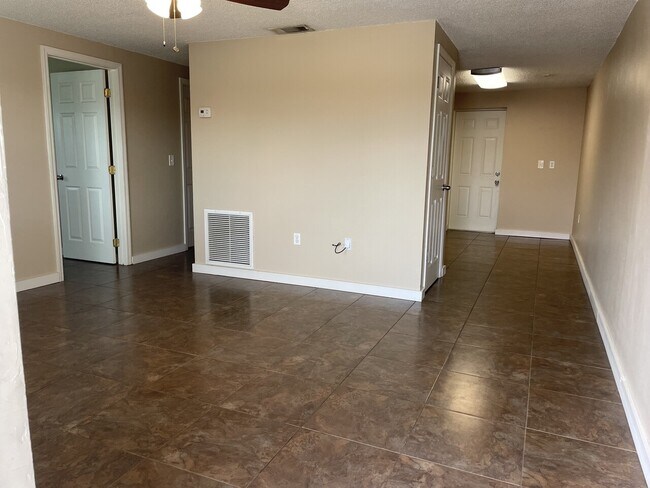 Building Photo - Maltz