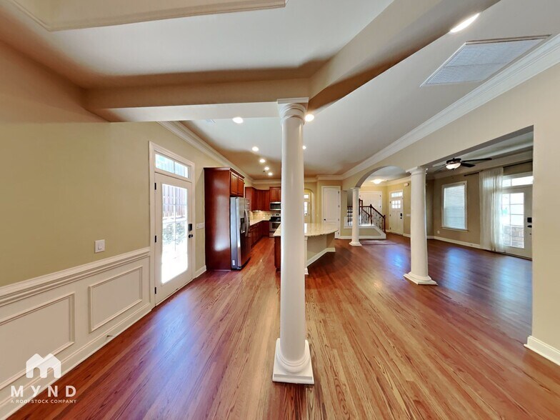 Building Photo - 807 Herrin Ave