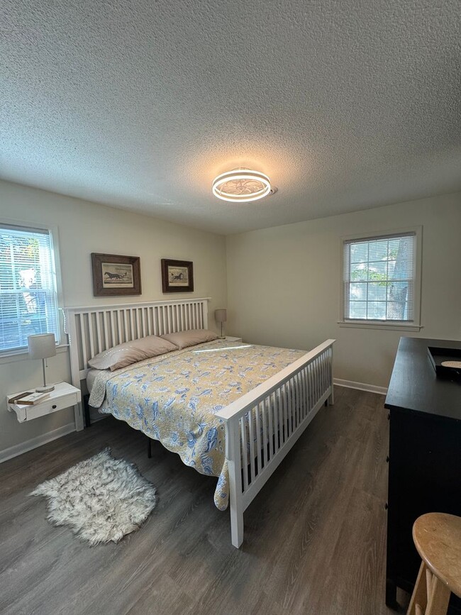 Building Photo - FULLY FURNISHED Wooded Oak Island area  3 Bed/1 Bath