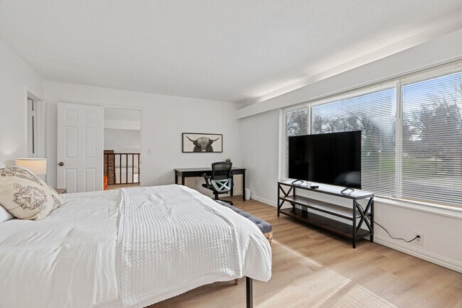 Building Photo - 3720 Greengrass Dr