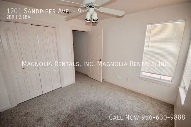 Building Photo - 2 bed 2.5 bath Townhouse in Mcallen