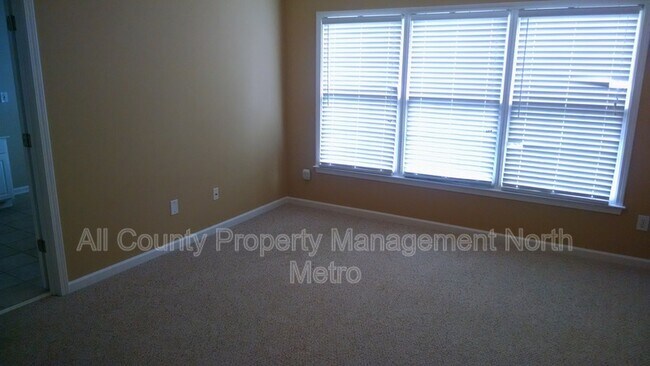 Building Photo - 225 Leasingworth Way
