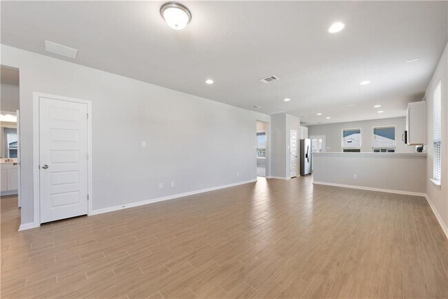 Building Photo - 100 Drifter Ln