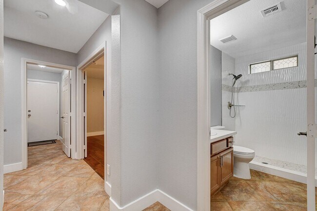 Building Photo - 4 Bedroom in North Las Vegas Near Aliante