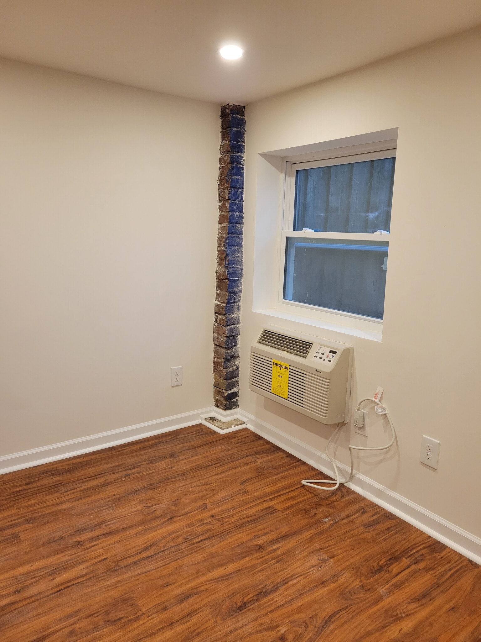 Building Photo - 1012 Park Rd NW