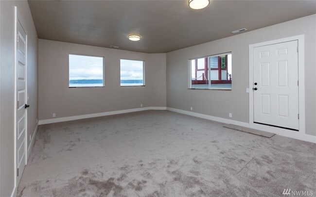 Building Photo - Amazing Dash Point Beach Front Home!