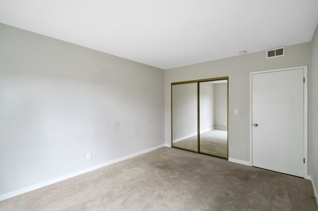 Building Photo - Prime San Mateo Living | 1 BR - 1 BA - Condo