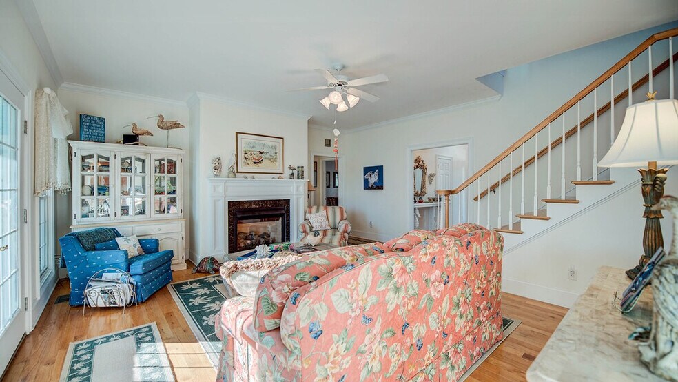 Primary Photo - 203 Whiting Ln