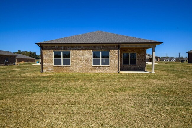 Building Photo - DR Horton built home in 2021; 4 bed, 2 bath home in Atoka.
