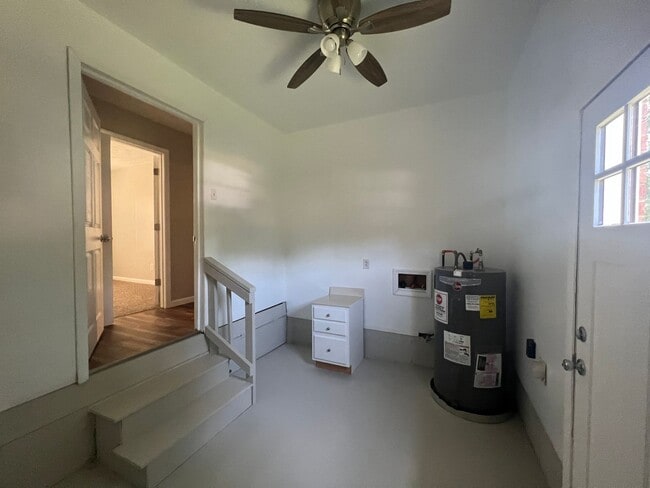 Building Photo - 890 Bedrock Dr