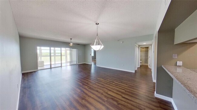 Building Photo - 6495 Shoreline Dr