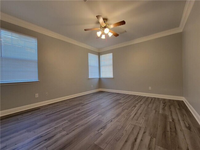 Building Photo - 1001 Acanthus St