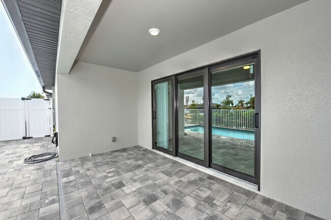 Building Photo - 231 SW 47th Ter