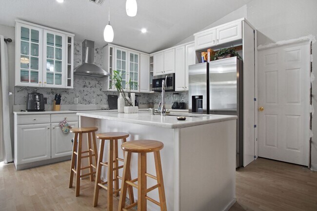 Building Photo - 4 Bedroom Home Now Available