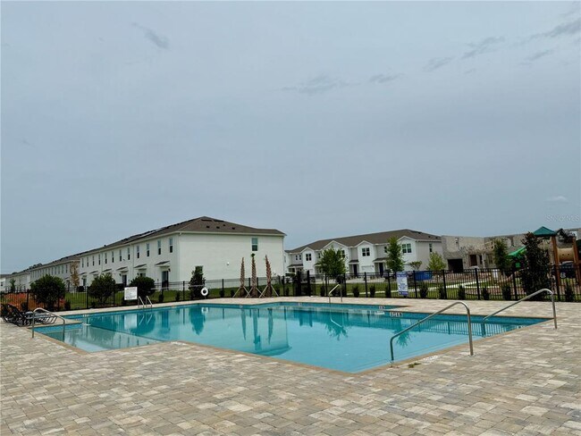 Building Photo - 1213 BALSAM Dr