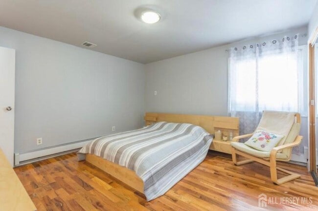 Building Photo - 1912 Montgomery St