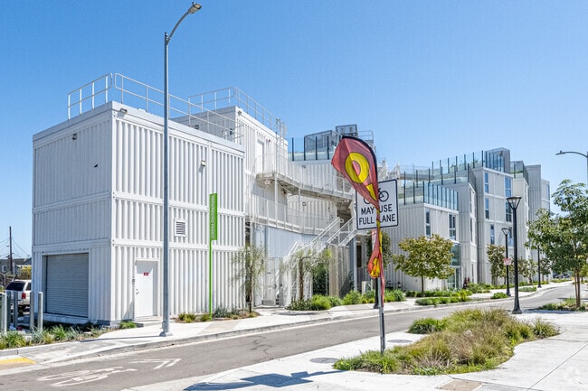Building Photo - Isla de Los Angeles