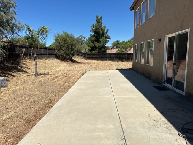 Building Photo - 3 Bedroom 2.5 Bath Home in Moreno Valley CA With Massive Backyard and Bonus Studio / Room in Garage.