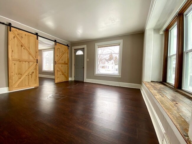 Building Photo - 714 4th St