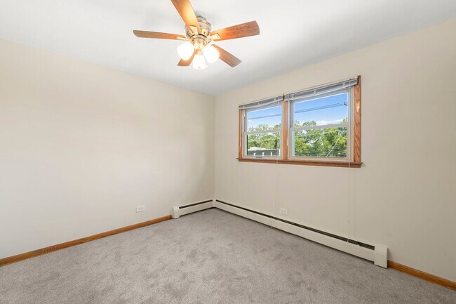 Building Photo - 5400 W Dakin St