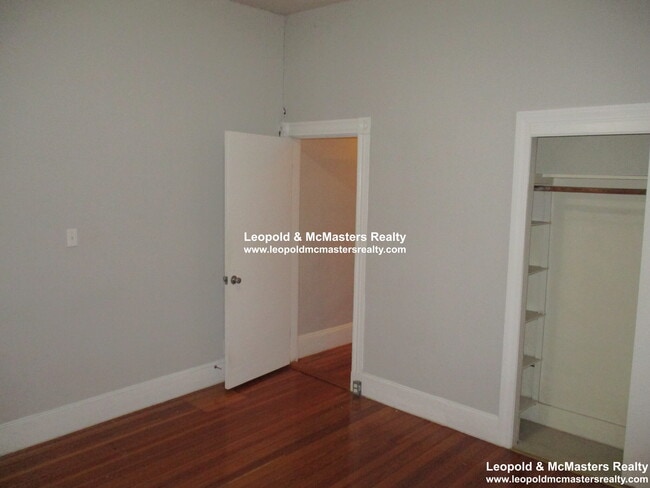 Building Photo - 172 Bigelow St
