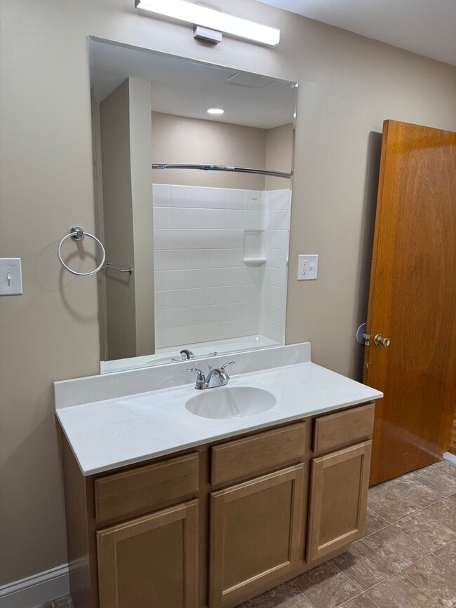 Building Photo - Stunning 3-bedroom, 3-bathroom single family home