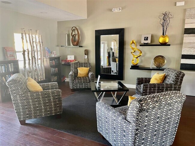 Building Photo - 213 Sea Horse Dr SE