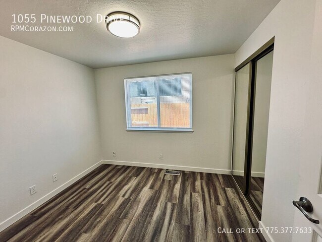 Building Photo - 1055 Pinewood Dr