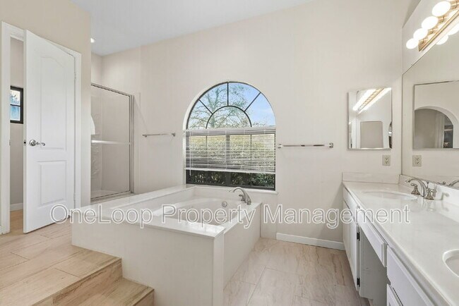 Building Photo - 493 Summerhill View