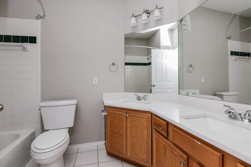 Building Photo - 6920 Field Lark Dr