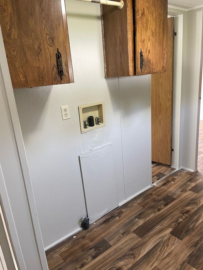 Building Photo - 2 Bed, 1 Bath newly renovated mobile home in park- Pet friendly!