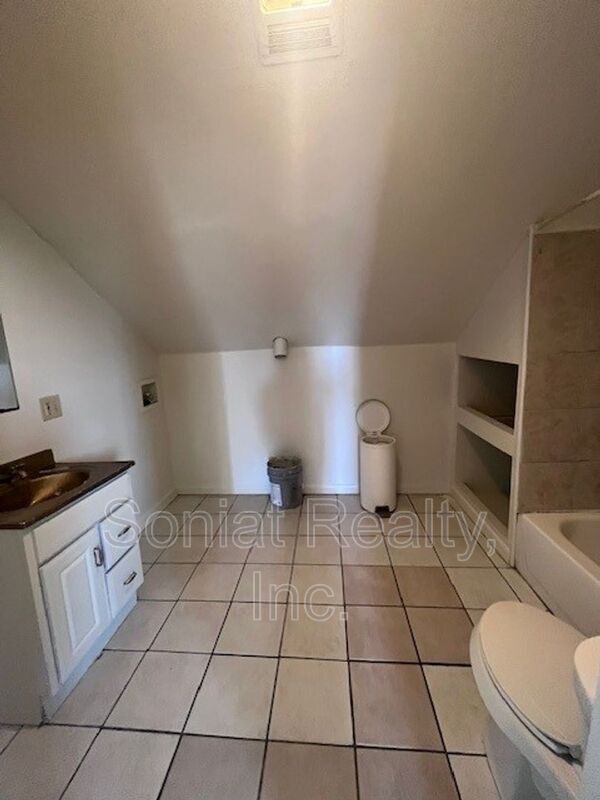 Building Photo - 2119 N Villere St