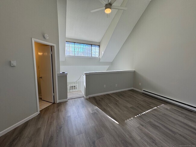 Building Photo - 181 Loomis Dr