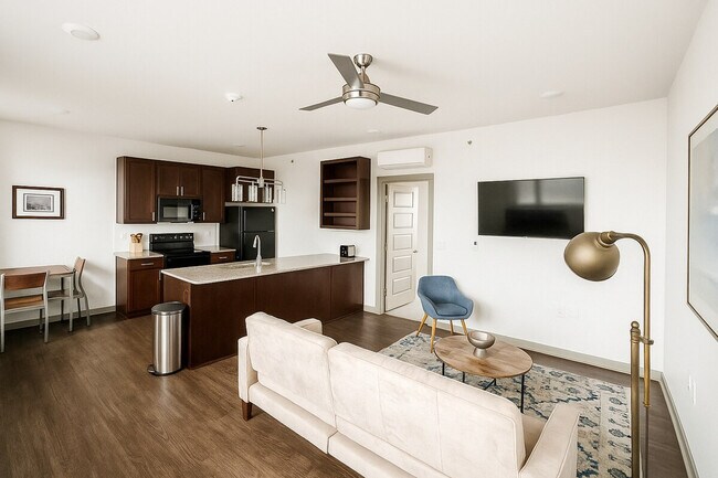 Building Photo - 305 E Broadway St