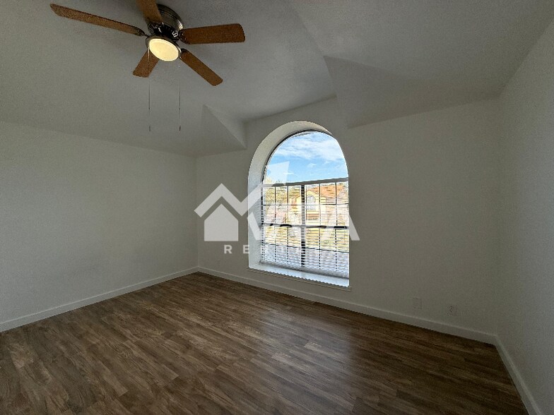 Building Photo - 4210 Sunrise Creek Dr