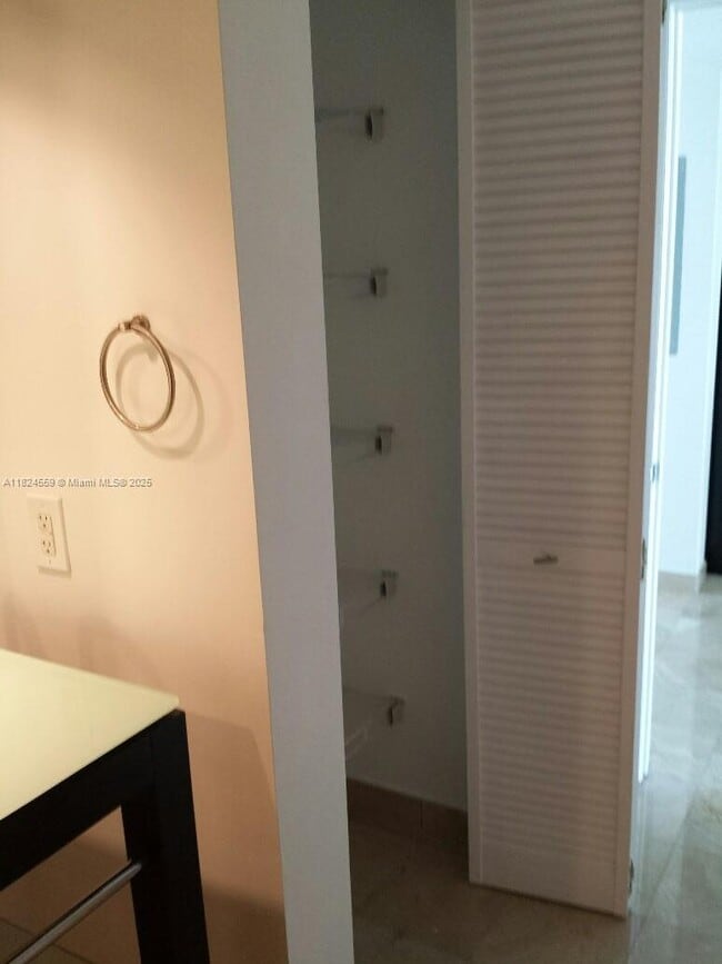 Building Photo - 2101 Brickell Ave