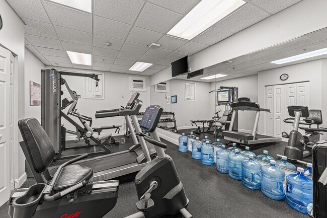 Building Photo - 5420 N Ocean Dr