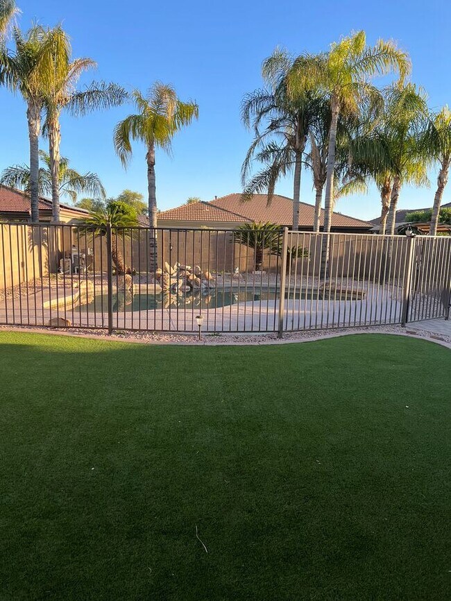 Building Photo - Spacious 4 Beds, 2 Baths Home with POOL in...