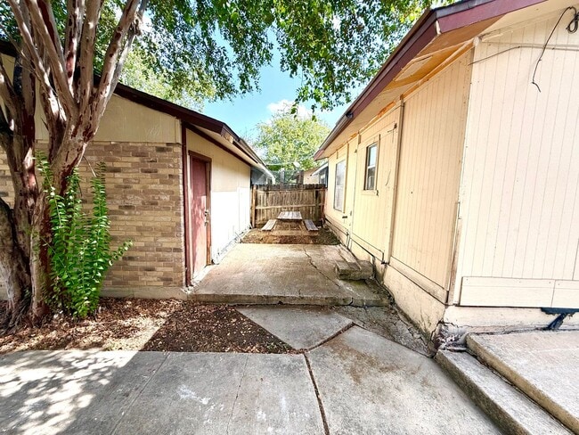 Building Photo - 7806 Winsford Dr
