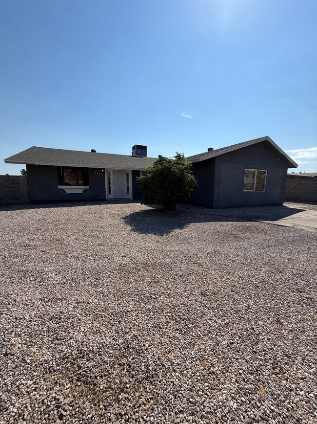 Building Photo - 2820 S Sandhill Rd