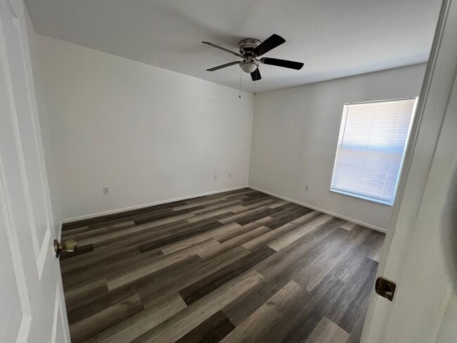 Building Photo - 2/2/1 with lanai Duplex in Deep Creek