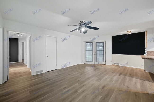 Building Photo - 705 Scottsdale Dr