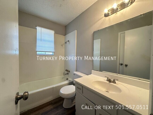 Building Photo - 2 E Laramie Dr