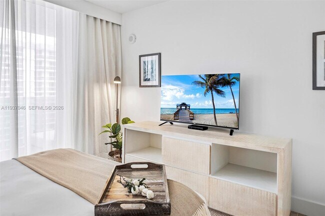 Building Photo - 102 24th St