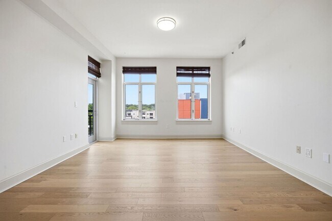 Building Photo - 618 N Boylan Ave